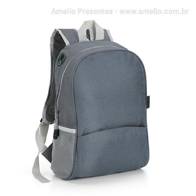 Mochila com saída para fone